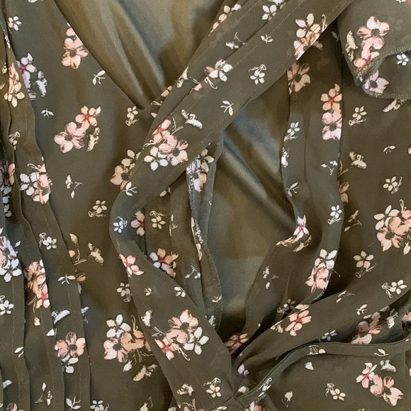 Maternity Top - Picture 3 of 3